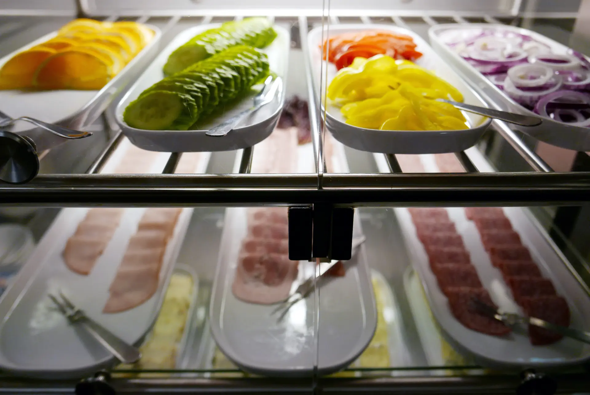 How Refrigerated Trailers Help Businesses Stay Food Safe